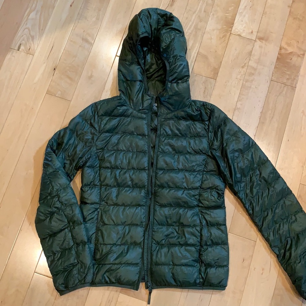 Uniqlo ultra light down puffer jacket